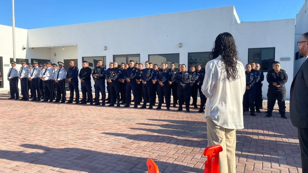 Elva Deyanira Martínez presenta equipo de seguridad en General Zuazua