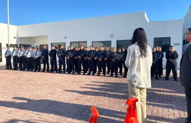 Elva Deyanira Martínez presenta equipo de seguridad en General Zuazua