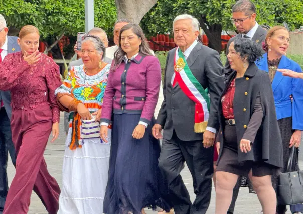 Marina Vitela, diputada de Durango, en comisión que recibe a AMLO en el Congreso