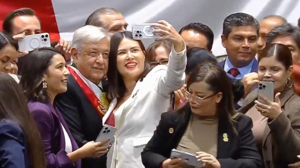 Reciben como rockstar a AMLO en toma de protesta de Claudia Sheinbaum