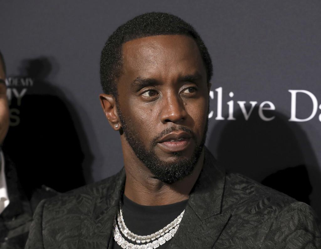 Sean Combs llega a la gala previa a los Grammy y saludo a los íconos de la industria en el Hotel Beverly Hilton el sábado 25 de enero de 2020 en Beverly Hills, California. (Foto Mark Von Holden/Invision/AP, archivo)