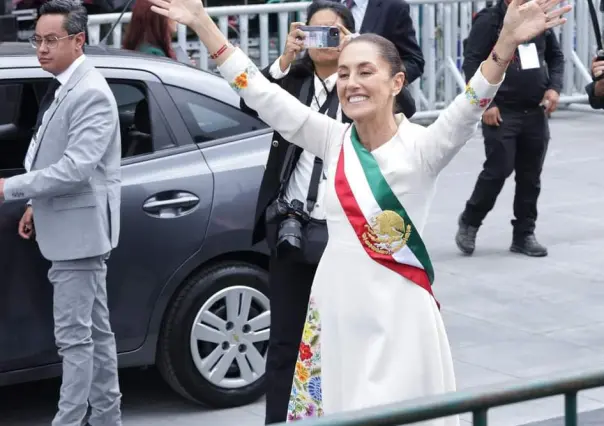 Claudia Sheinbaum llega al Zócalo; miles la recibieron