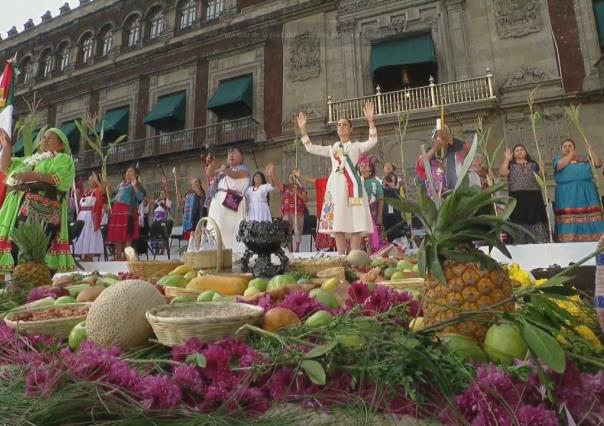 Así recibe Claudia Sheinbaum el Bastón de Mando de los pueblos indígenas