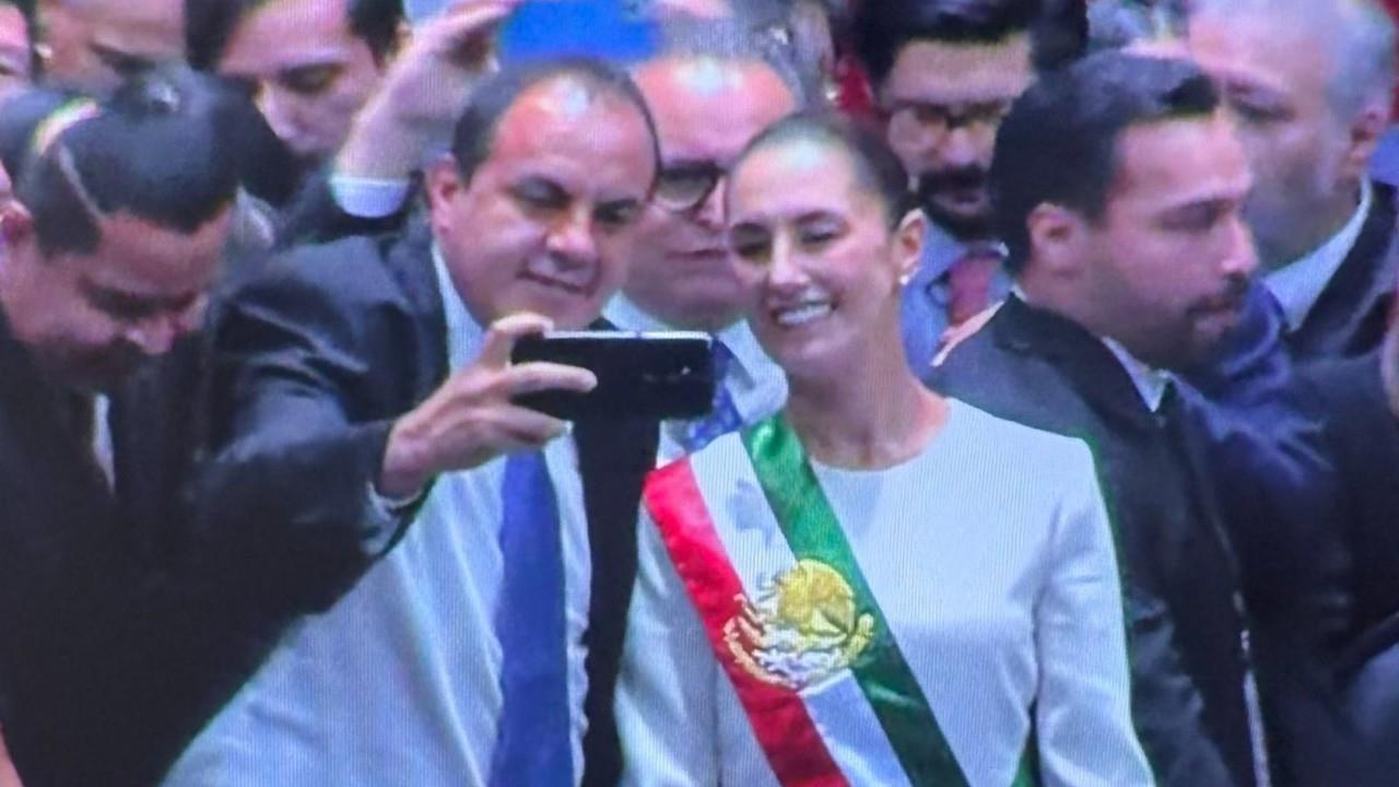 Cuauhtémoc Blanco junto a Claudia Sheinbaum en su toma de protesta como Presidenta de México.@AlonsoME_ en X.