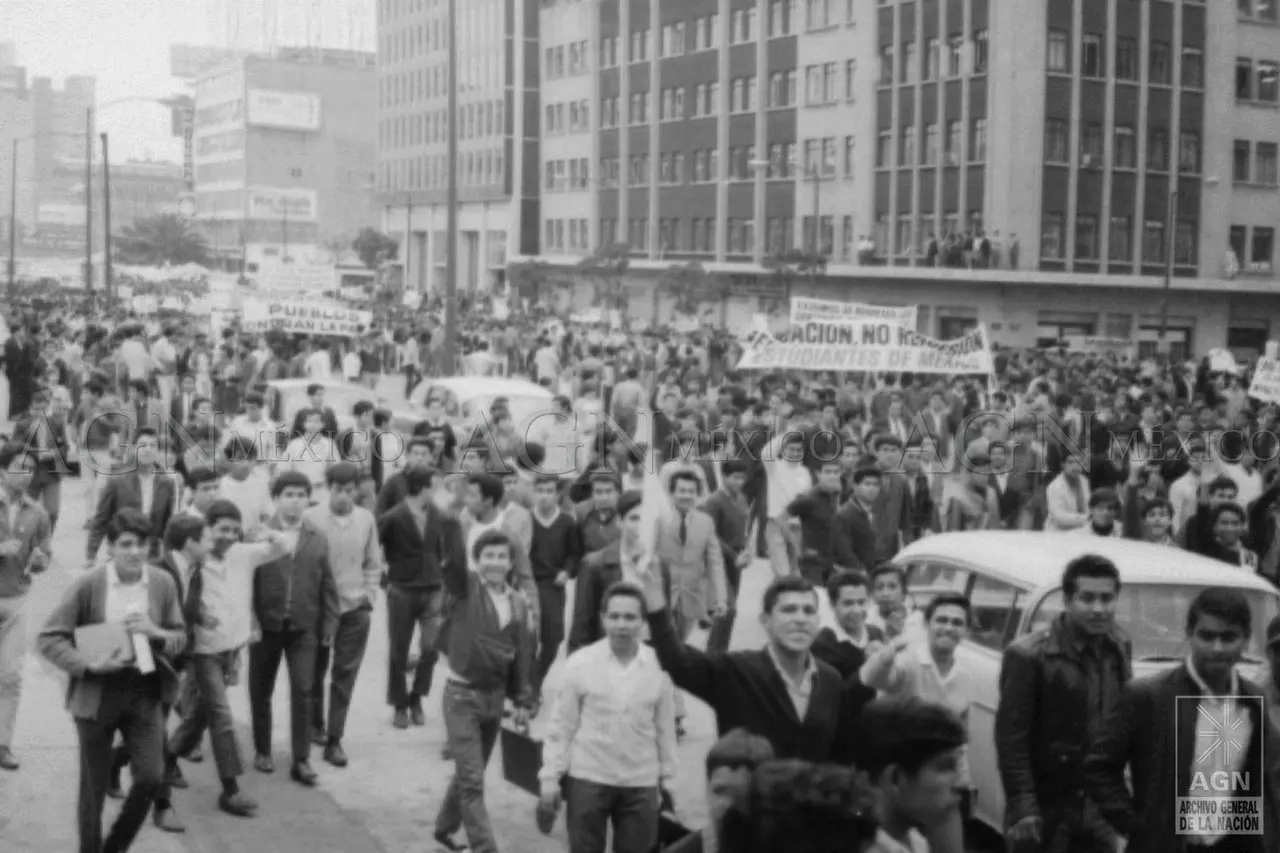 Los manifestantes que estaban en las principales avenidas el 2 de octubre. Foto: Gobierno de México.