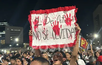 Marchan por el 2 de octubre en el centro de Monterrey