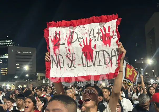 Marchan por el 2 de octubre en el centro de Monterrey