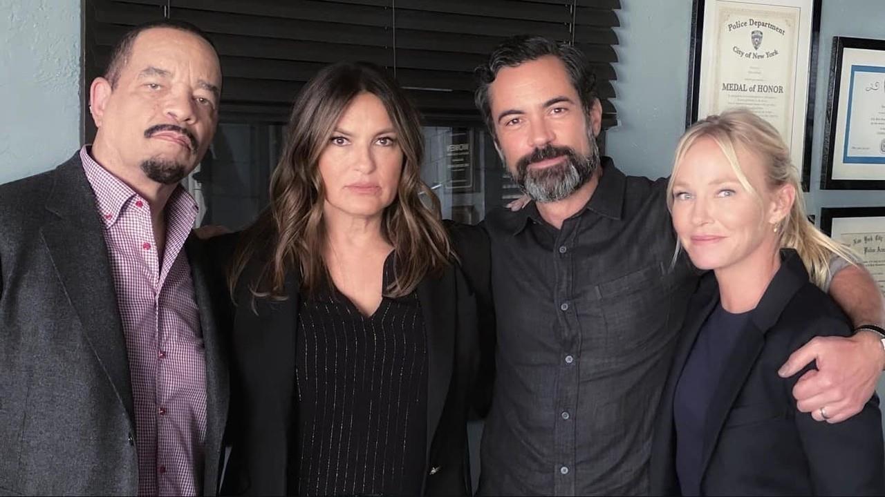 Danny Pino junto a Mariska Hargitay, Ice T y Kelli Giddish, sus ex compañeros de La Ley y el Orden: UVE. Foto: Instagram