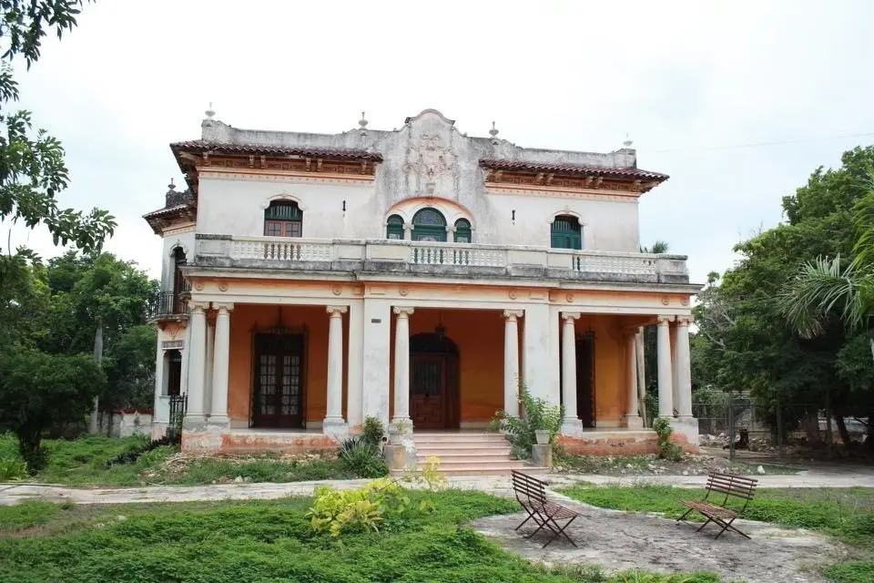 Descubre la leyenda de La Casa del Diablo en la histórica Avenida Colón