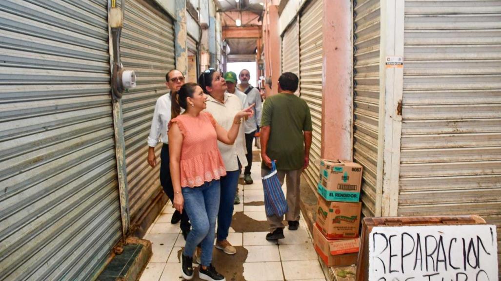 Autoridades municipales visitan el mercado Lucas del Gálvez