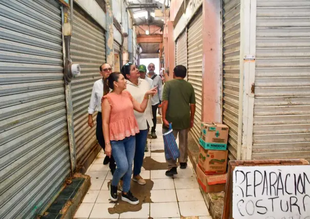 Autoridades municipales visitan el mercado Lucas del Gálvez