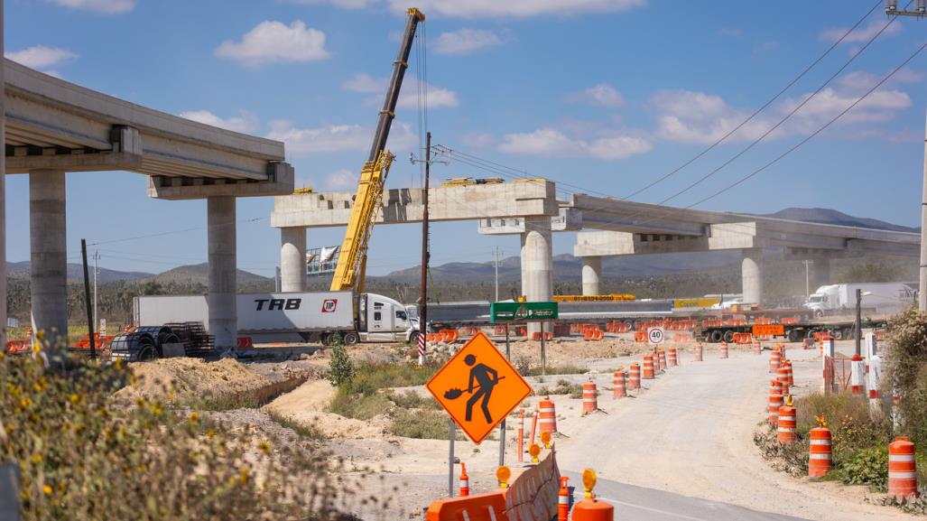 Gira por el sur de Nuevo León: Samuel García inspecciona la Carretera Interserrana