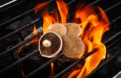 Cómo limpiar y preparar hongos portobello para una parrillada