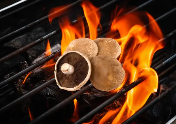 Cómo limpiar y preparar hongos portobello para una parrillada