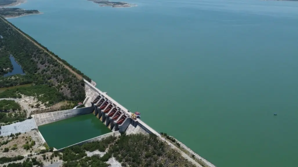 Esta presa de agua rebasa su nivel de almacenamiento y está en Nuevo León