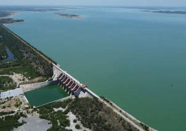 Esta presa de agua rebasa su nivel de almacenamiento y está en Nuevo León