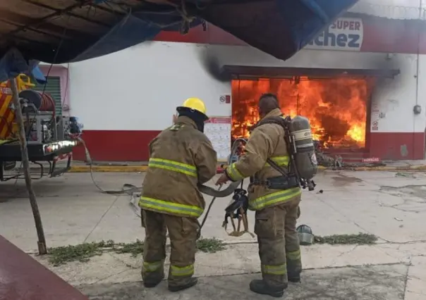 Queman 4 vehículos y 2 tiendas de abarrotes en Villahermosa, Tabasco