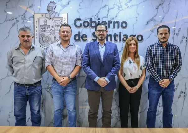 David de la Peña presenta a su nuevo equipo municipal en Santiago