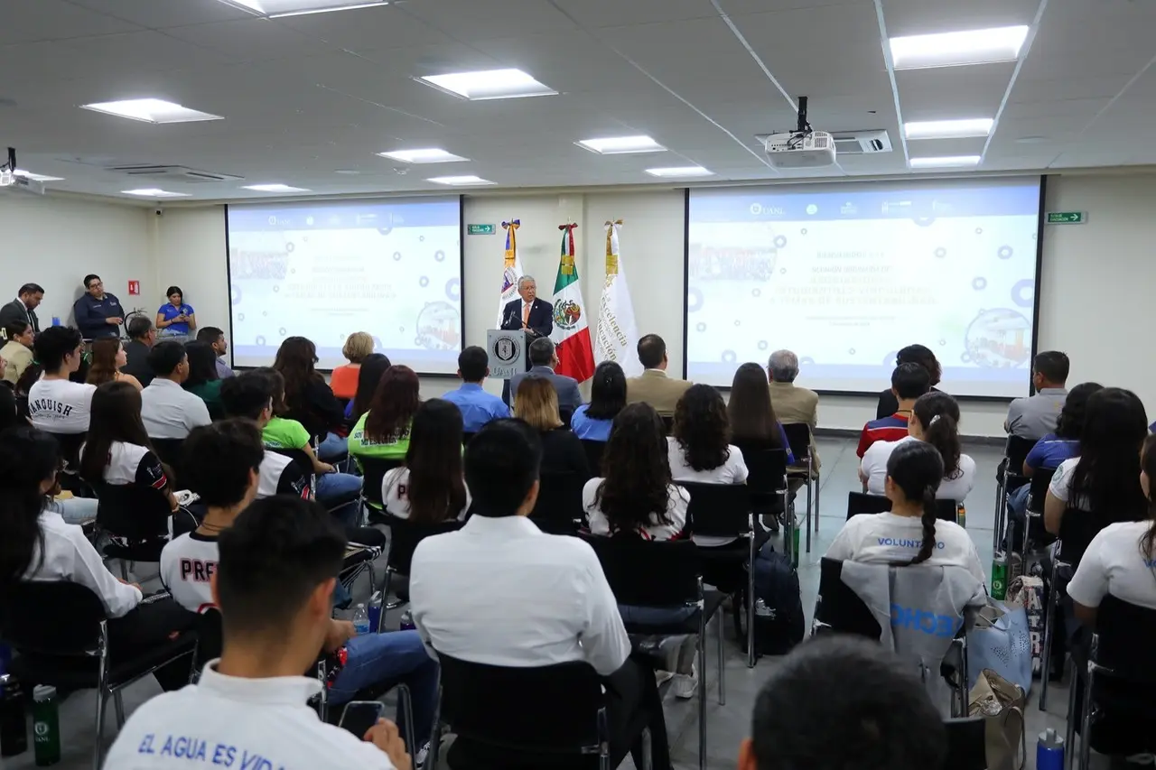 La reunión no solo fue un espacio de diálogo, sino un llamado a la acción para que más estudiantes se unan a estas causas. Foto: UANL.