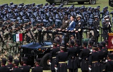 Claudia Sheinbaum, primera mujer en ser recibida por las Fuerzas Armadas