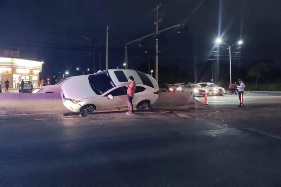 Atiende Protección Civil accidente vehicular en San Nicolás de los Garza