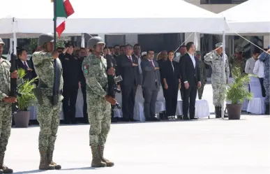 Acude Américo Villarreal al relevo de mandos militares