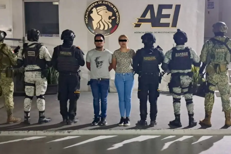 Cae pareja con armas, balas, chalecos y droga Monterrey