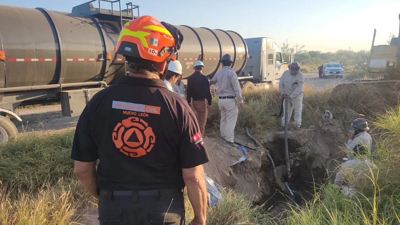 Elementos de Protección Civil de Nuevo León en el operativo. Foto: Protección Civil de Nuevo León.