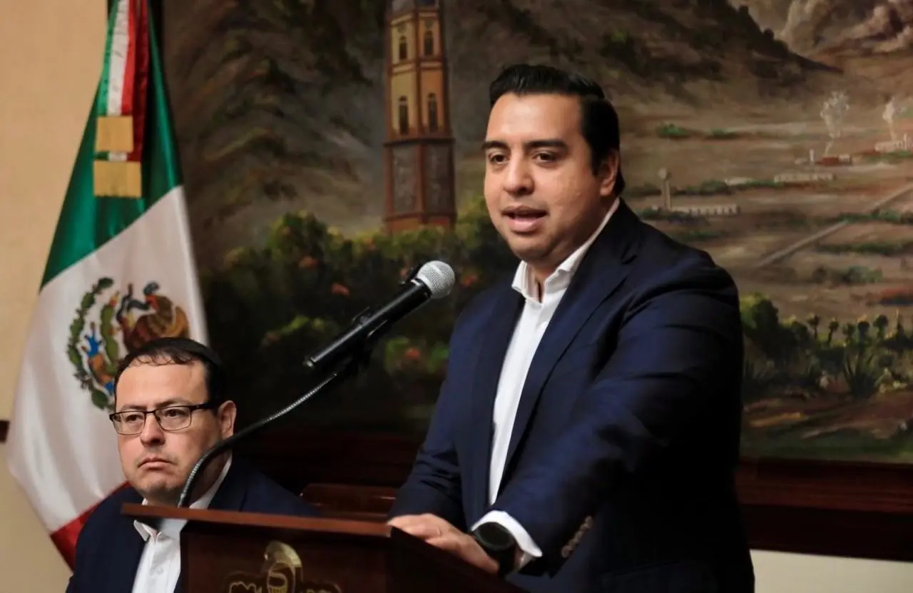 Jesús Nava alcalde de Santa Catarina anunciando la creación de la nueva Secretaría de la Mujer. Foto: Municipio de Santa Catarina.