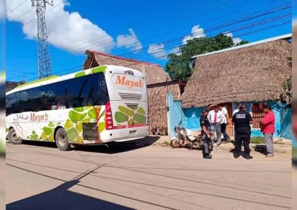 Autobús choca a motociclista y protagoniza persecución entre Oxkutzcab y Ticul