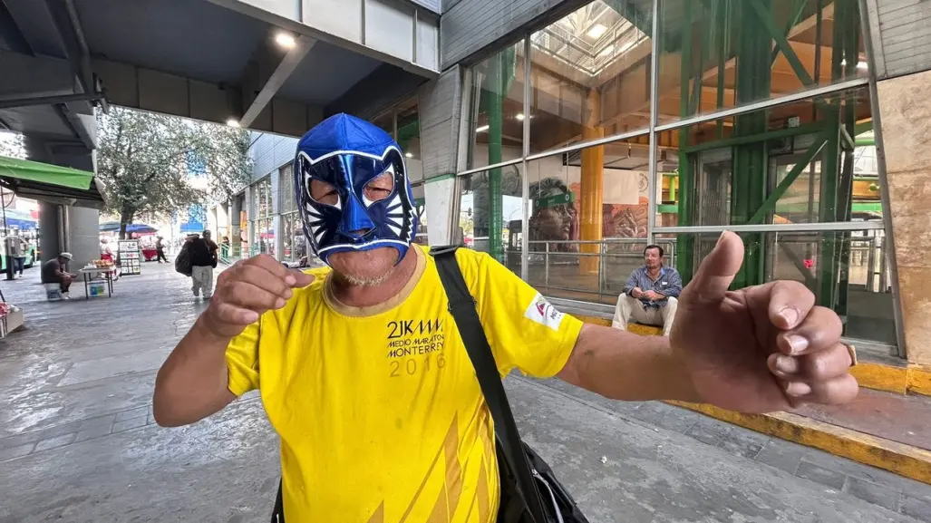 Enmascarado lucha para promover el deporte y evitar las drogas