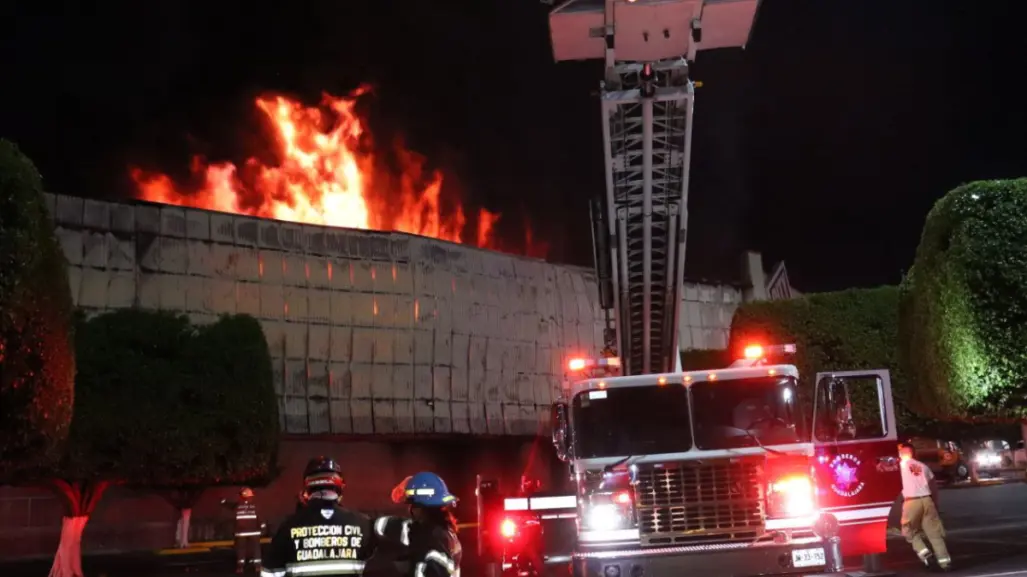 Incendio en centro comercial de Zapopan, Jalisco, segundo en menos de una semana