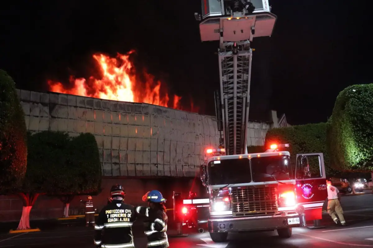 Incendio en Zapopan. Créditos: X @UMPCyBZ.