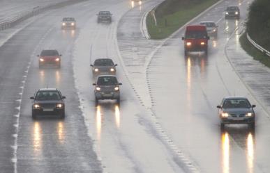 ¿Cómo manejar con seguridad bajo la lluvia? Consejos de Protección Civil de NL