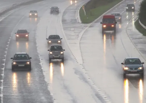 ¿Cómo manejar con seguridad bajo la lluvia? Consejos de Protección Civil de NL