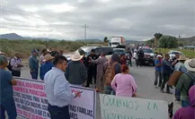 Campesinos cierran carretera Parras-Paila en protesta contra Casa Madero Campesinos cierran carretera Parras-Paila en protesta contra Casa Madero