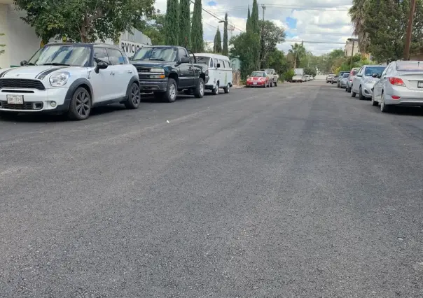 ¿Puedo quitar a las personas si se estacionan frente a mi casa?