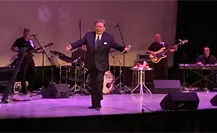 Enamora Jorge Coque Muñiz con su romanticismo a regios