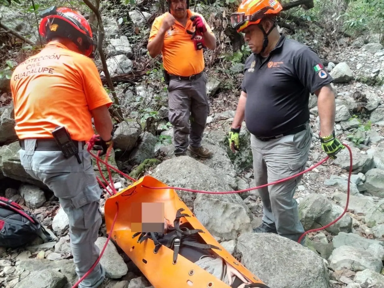 Protección Civil de Nuevo León rescató a mujer herida en Cerro de la Silla.Foto.PCNL