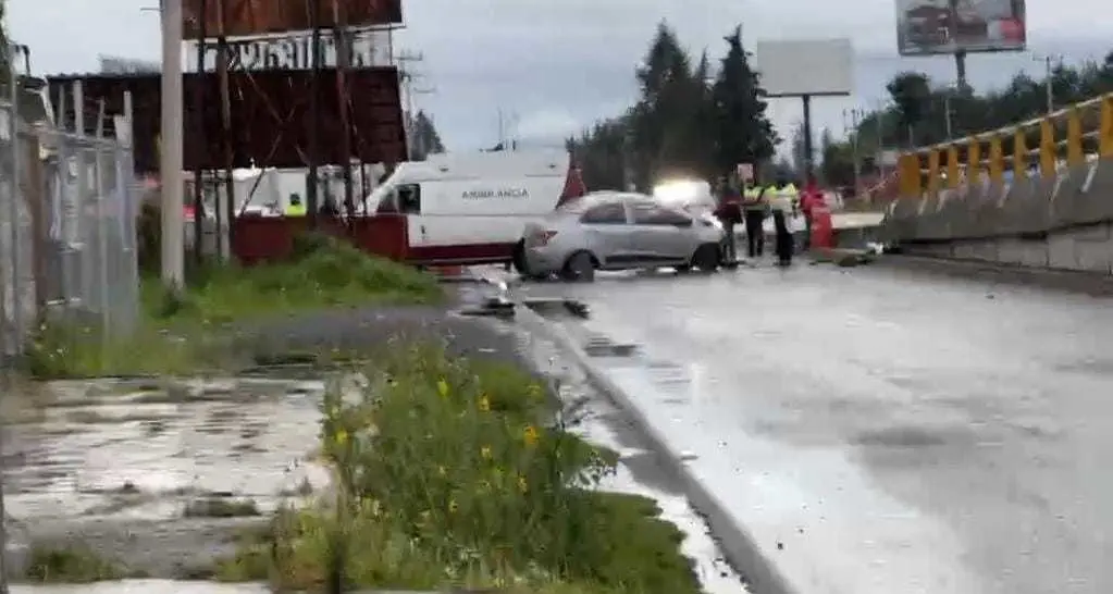 Conductor fallece tras chocar contra la base de un puente en la Toluca-Tenango. Foto: A Fondo Estado de México