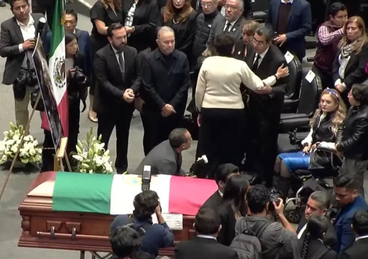 Cámara de Diputados rinde homenaje de cuerpo presente a Ifigenia Martínez