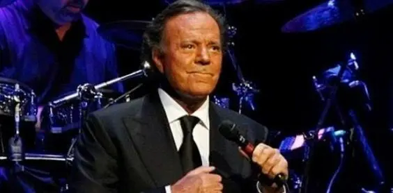 Julio Iglesias aclara rumores sobre su retiro de la música y anuncia proyecto Foto: Redes Sociales