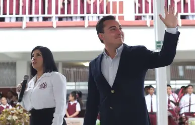 Alcalde Manuel Cavazos recorre escuelas de García; busca impulsar la educación