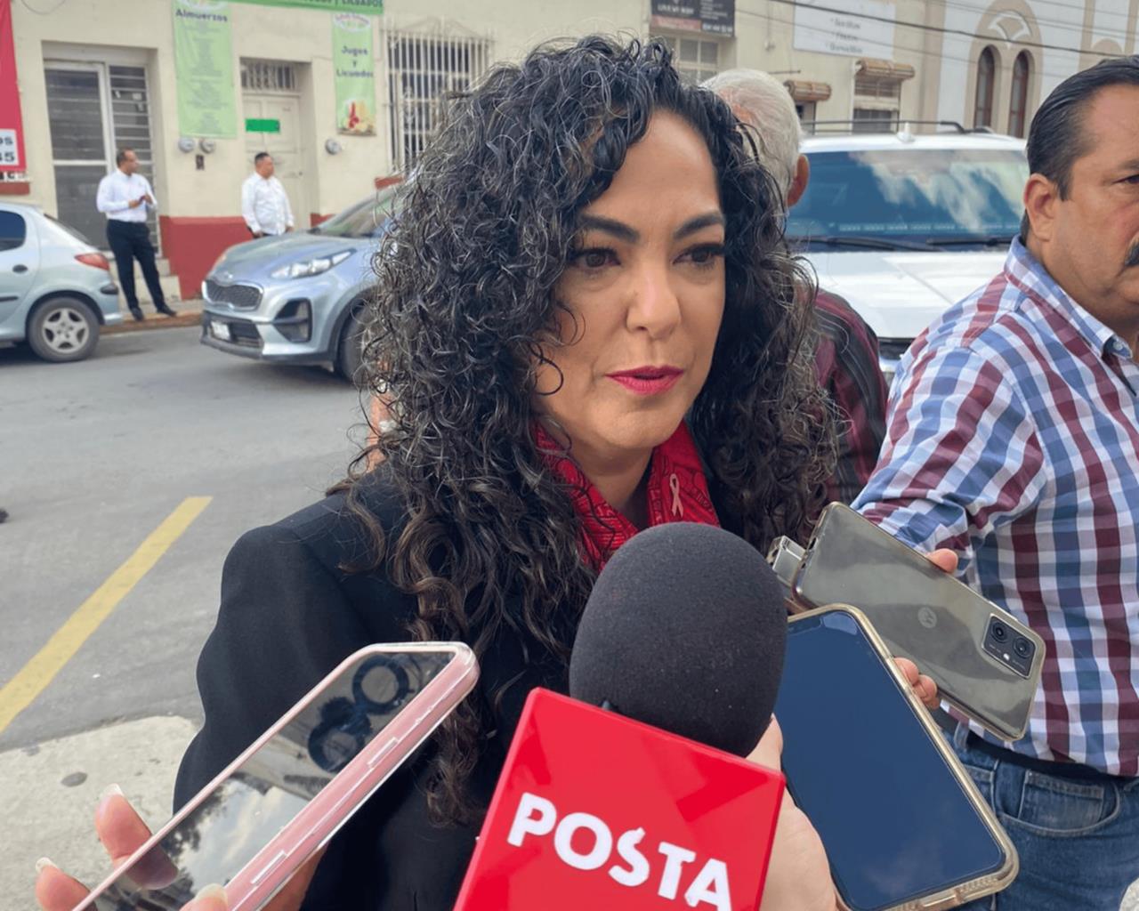 La senadora Olga Sosa declaró por medio de entrevista previa a los honores cívicos que presentó una iniciativa para que cambie la constitución y dentro de su lenguaje, incluya a las mujeres. Foto: Sanju Pineda