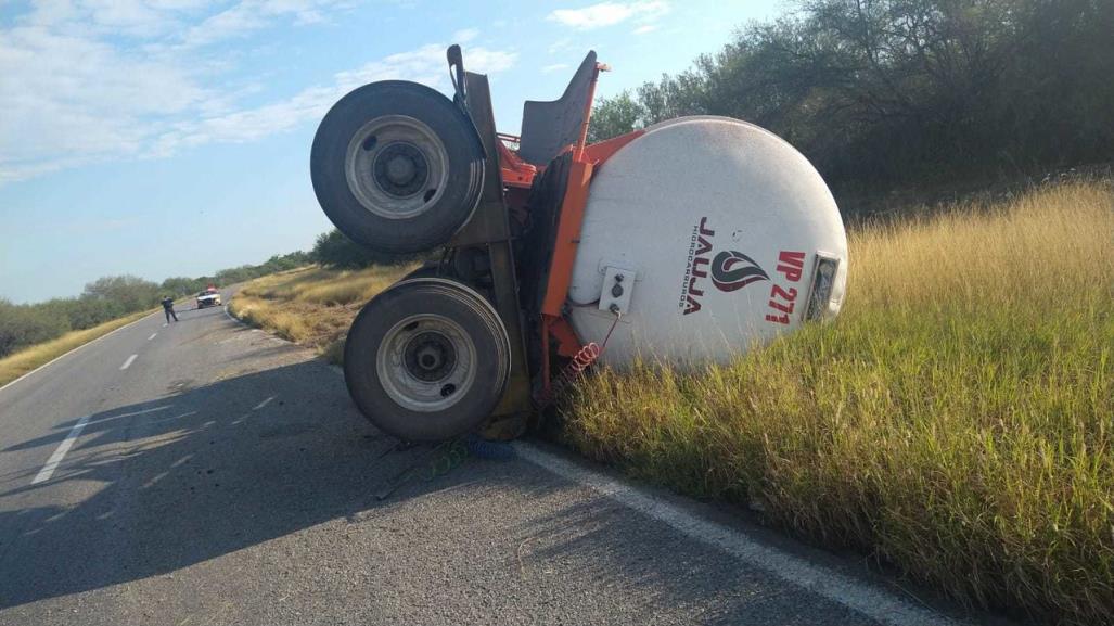 Derrapa en Padilla; Guardia Estatal atiende el accidente