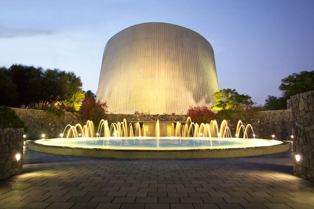 Fachada principal del Planetario Alfa en San Pedro Garza García. Foto: Secretaría de Cultura de México.