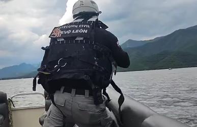 Rescatan a personas varadas en lancha en presa La Boca