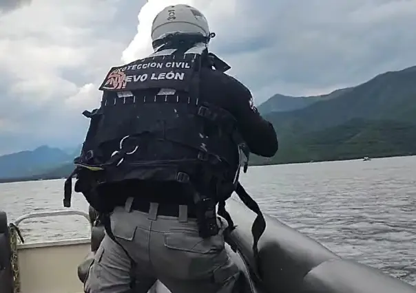 Rescatan a personas varadas en lancha en presa La Boca