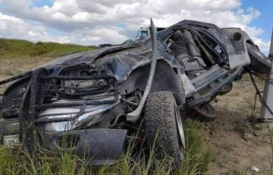 Familia protagoniza aparatoso accidente en la carretera Monclova-Saltillo