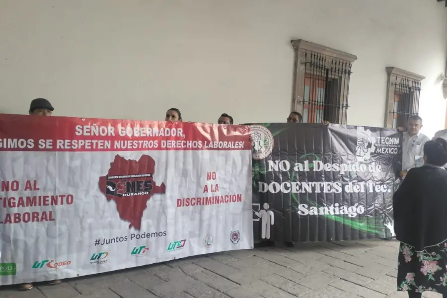 Maestros se manifiestan a las afueras del Congreso por este motivo